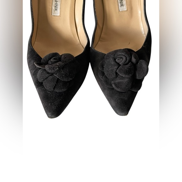 Manolo Blahnik• Black Suede Lisa Flower Pointed Toe Heels Pumps Sz:37.5/US:7 - Picture 2 of 8